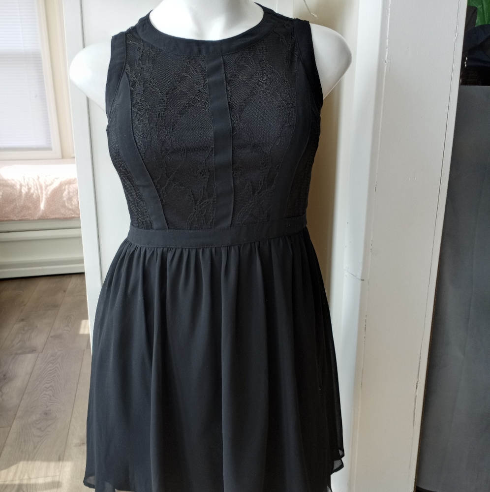 Forever 21 black Sleeveless lace flare dress
